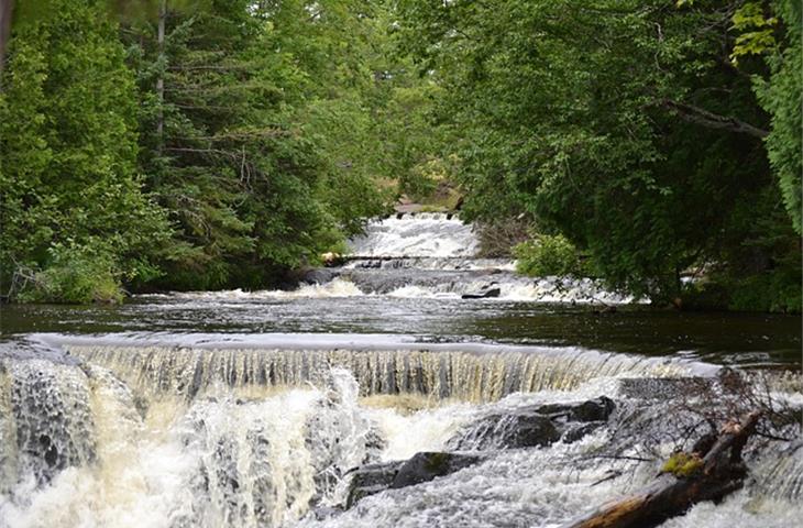 hotels near bond falls michigan