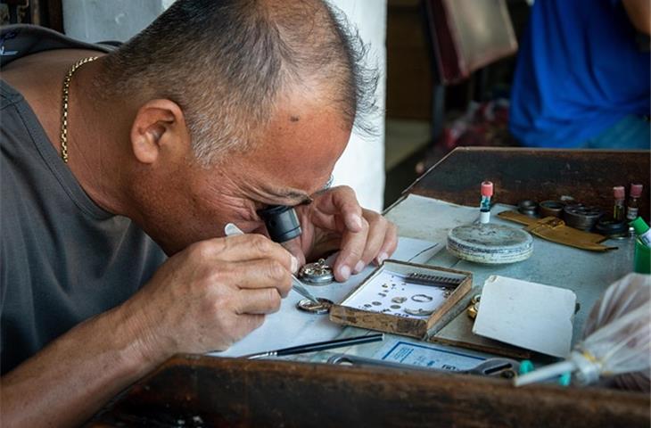 closest watch repair shop